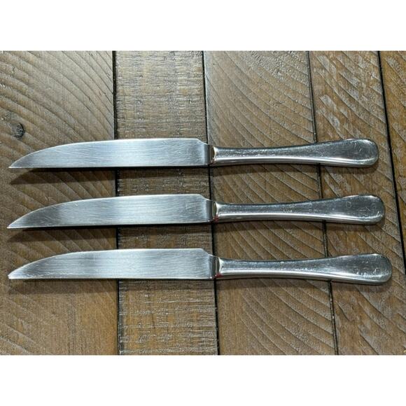 3 ROBERT WELCH Steak Knives - 18/10 SATIN - 9 1/4" - 1 has a bent tip - Picture 9 of 11